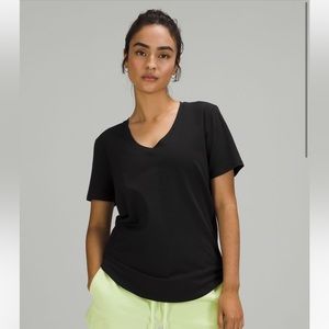 Lululemon Women’s short sleeve shirt